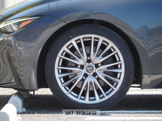 Lexus IS 2021-03 6216377-9