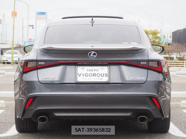 Lexus IS 2021-03 6216377-11