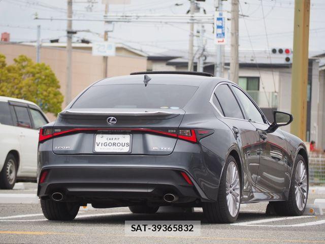 Lexus IS 2021-03 6216377-12