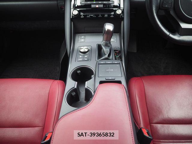 Lexus IS 2021-03 6216377-18