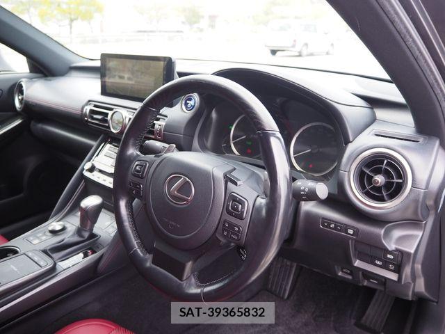 Lexus IS 2021-03 6216377-1