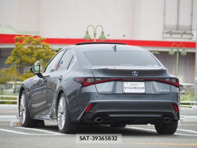 Lexus IS 2021-03 6216377-2
