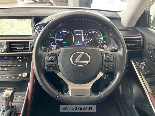Lexus IS 2017-08 6216378-10