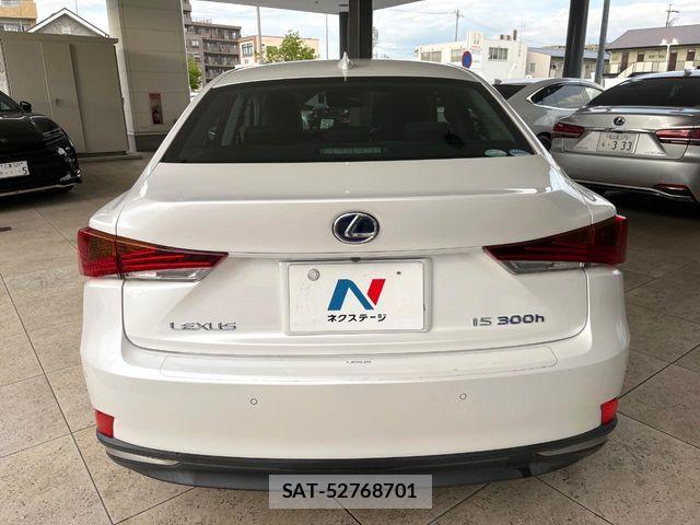 Lexus IS 2017-08 6216378-14