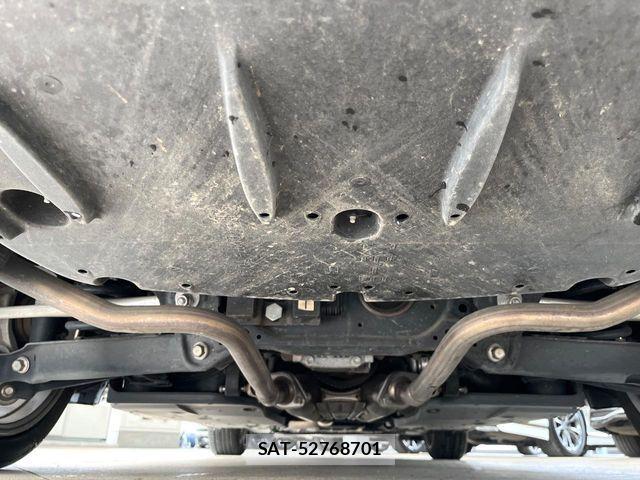 Lexus IS 2017-08 6216378-18