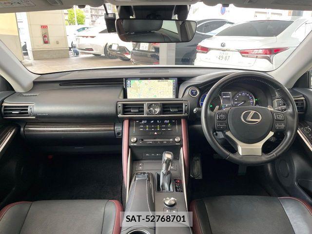 Lexus IS 2017-08 6216378-1