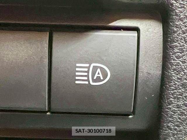 Lexus IS 2023-06 6216376-15
