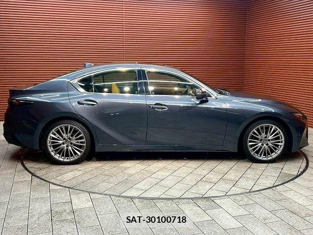 Lexus IS 2023-06 6216376-17