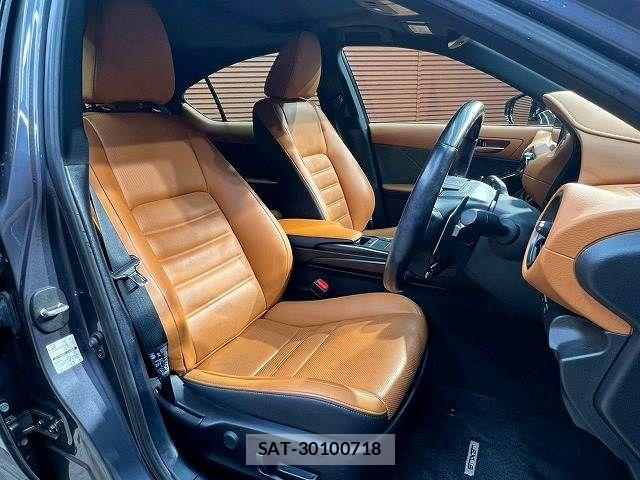 Lexus IS 2023-06 6216376-7
