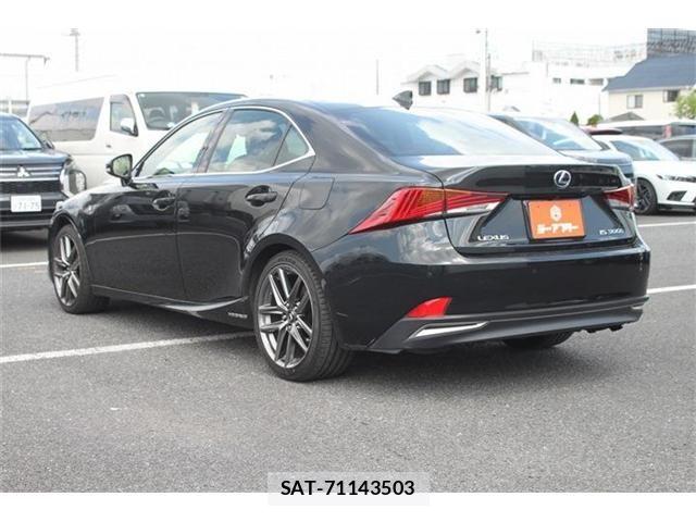 Lexus IS 2017-05 6304979-10