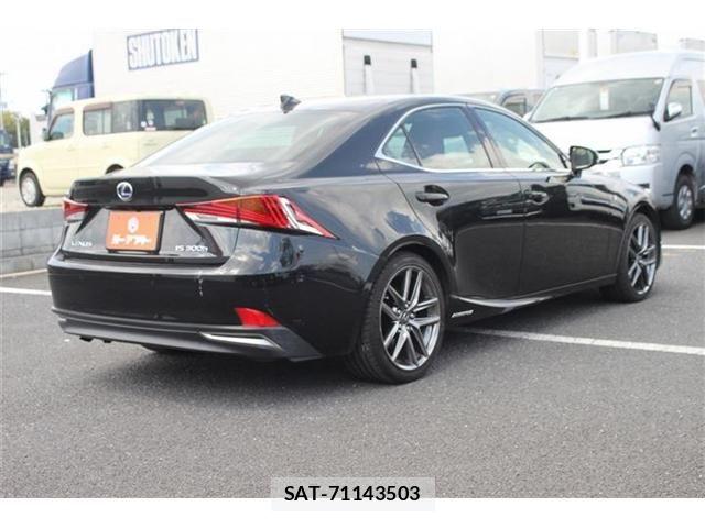 Lexus IS 2017-05 6304979-12