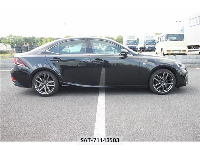 Lexus IS 2017-05 6304979-13