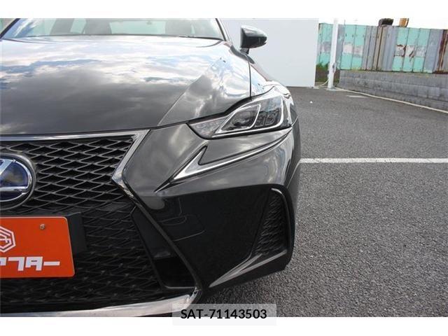 Lexus IS 2017-05 6304979-22