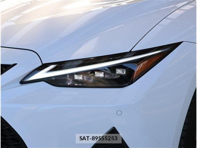 Lexus IS 2023-05 6499453-25
