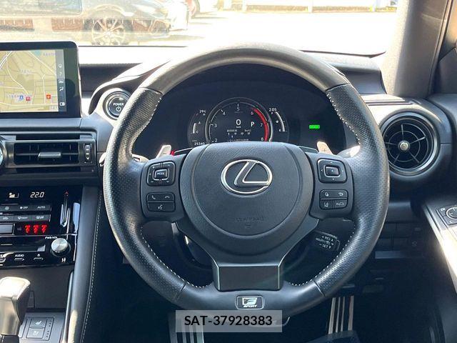 Lexus IS 2023-09 6612804-10
