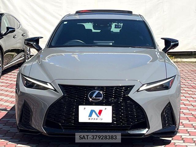 Lexus IS 2023-09 6612804-13