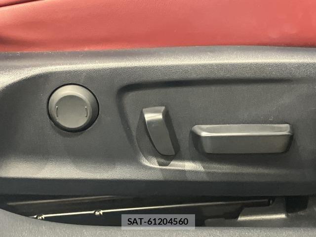Lexus IS 2019-09 6612814-17