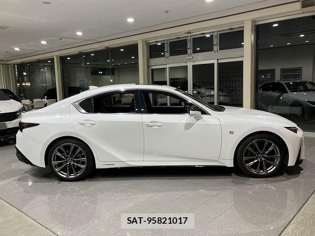 Lexus IS 2021-01 6612808-13