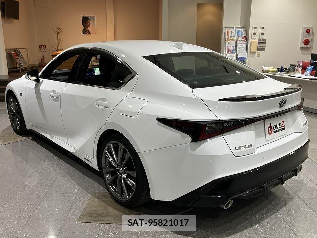 Lexus IS 2021-01 6612808-18