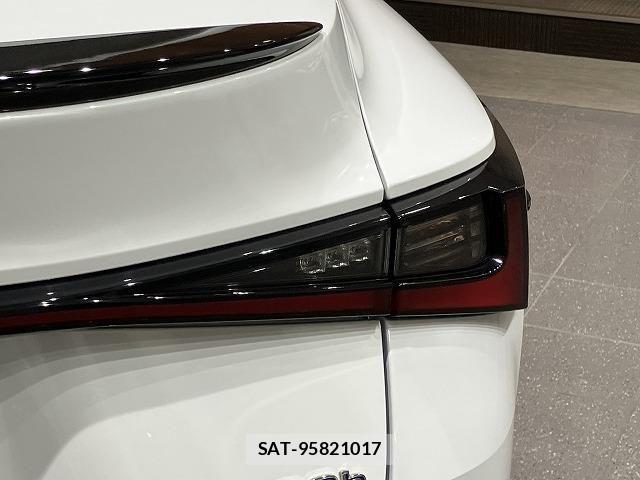 Lexus IS 2021-01 6612808-24