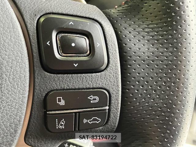 Lexus IS 2019-04 6612810-14