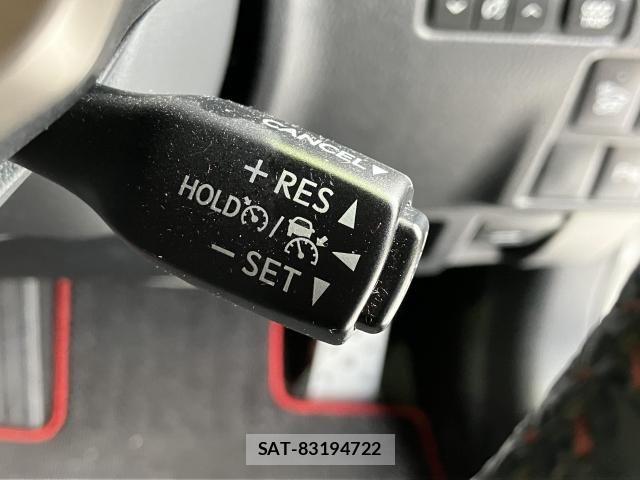 Lexus IS 2019-04 6612810-15