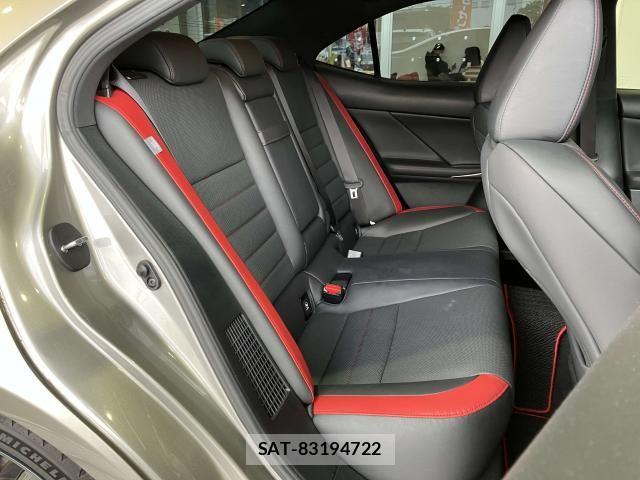 Lexus IS 2019-04 6612810-18