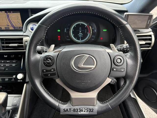 Lexus IS 2014-02 6641824-12