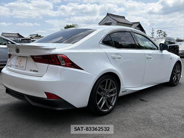 Lexus IS 2014-02 6641824-19