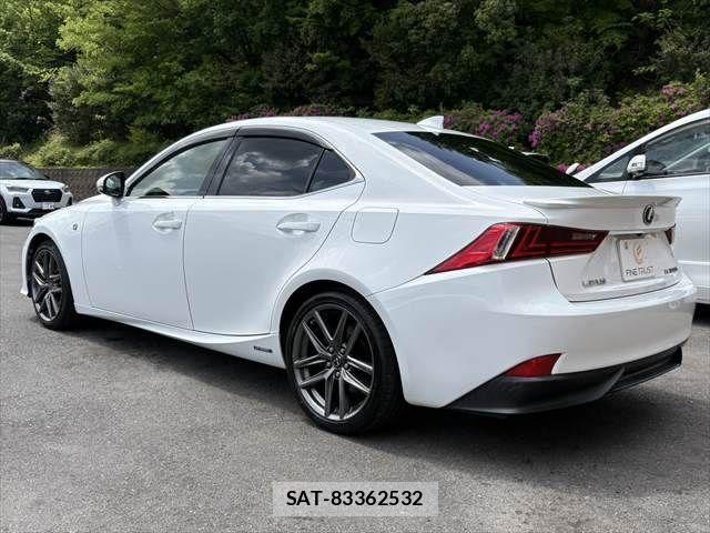 Lexus IS 2014-02 6641824-21
