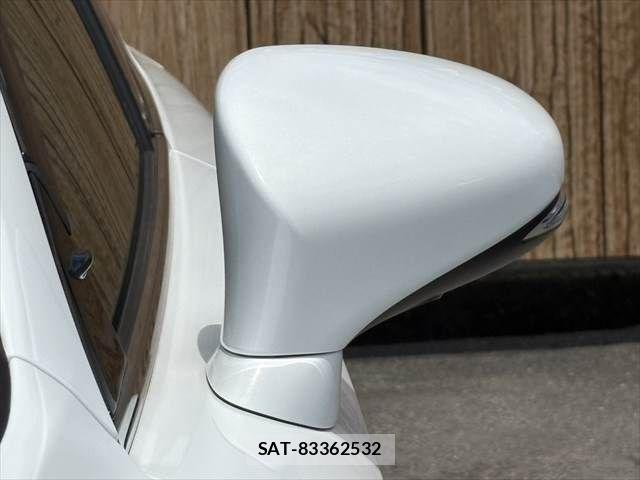 Lexus IS 2014-02 6641824-27