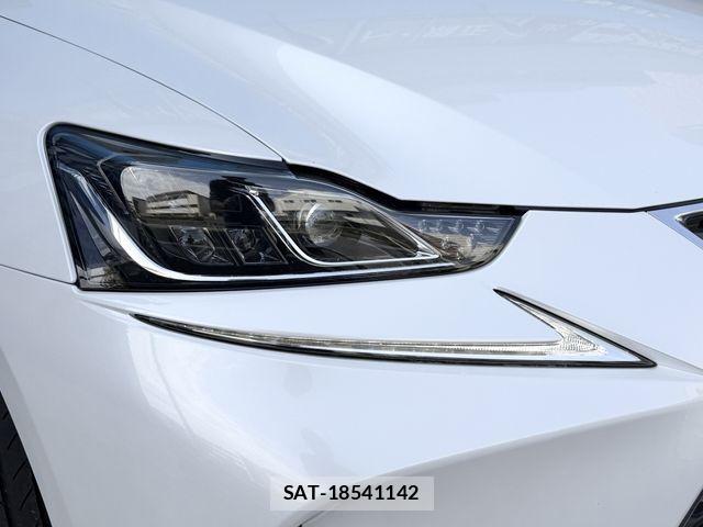 Lexus IS 2019-04 6641821-22