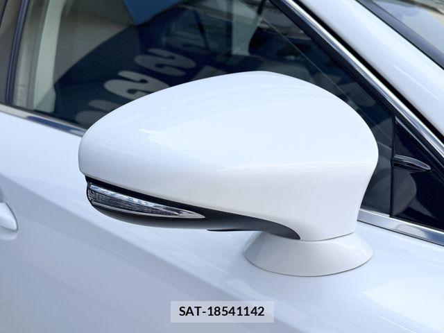 Lexus IS 2019-04 6641821-23
