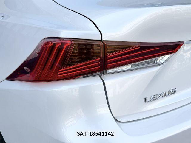 Lexus IS 2019-04 6641821-25