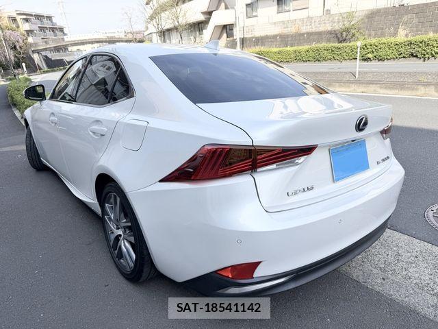 Lexus IS 2019-04 6641821-2