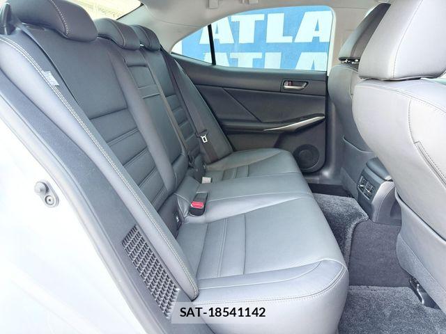 Lexus IS 2019-04 6641821-5