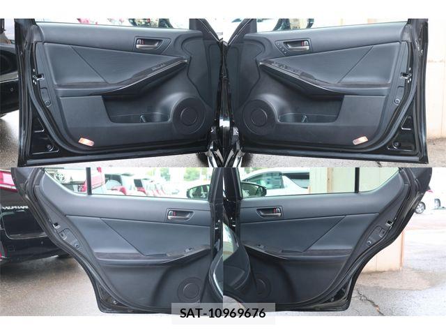 Lexus IS 2023-06 6676658-21