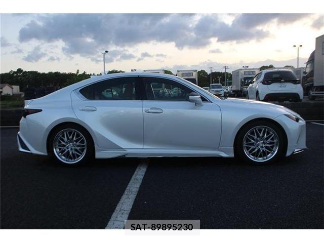 Lexus IS 2021-03 6676660-10