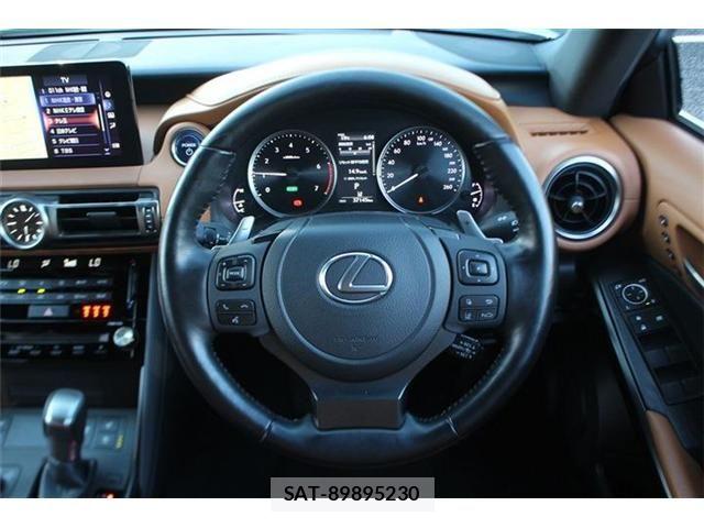 Lexus IS 2021-03 6676660-21