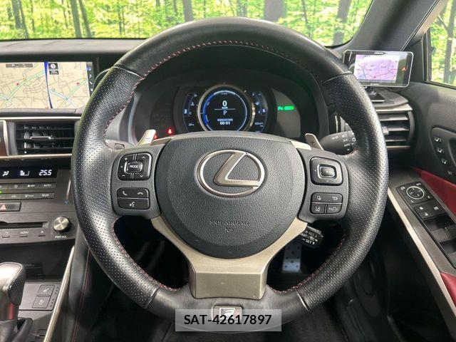 Lexus IS 2019-09 6676663-10