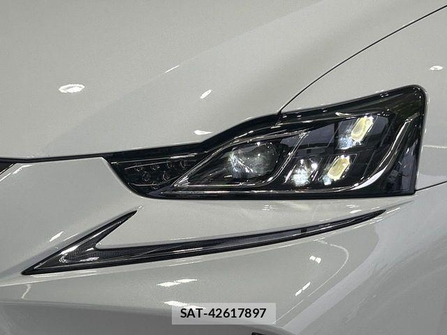 Lexus IS 2019-09 6676663-11