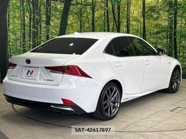Lexus IS 2019-09 6676663-16