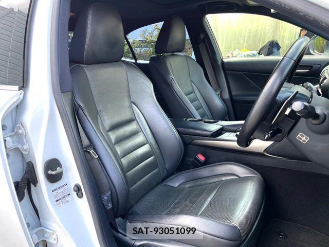 Lexus IS 2017-07 6682726-11
