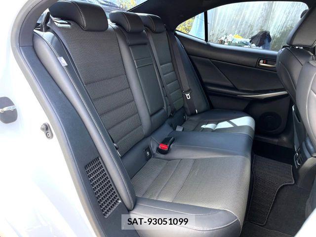 Lexus IS 2017-07 6682726-12