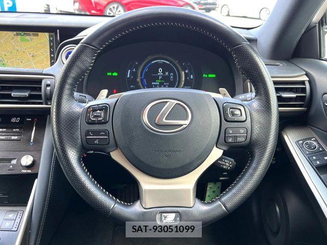 Lexus IS 2017-07 6682726-13