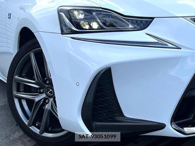 Lexus IS 2017-07 6682726-15