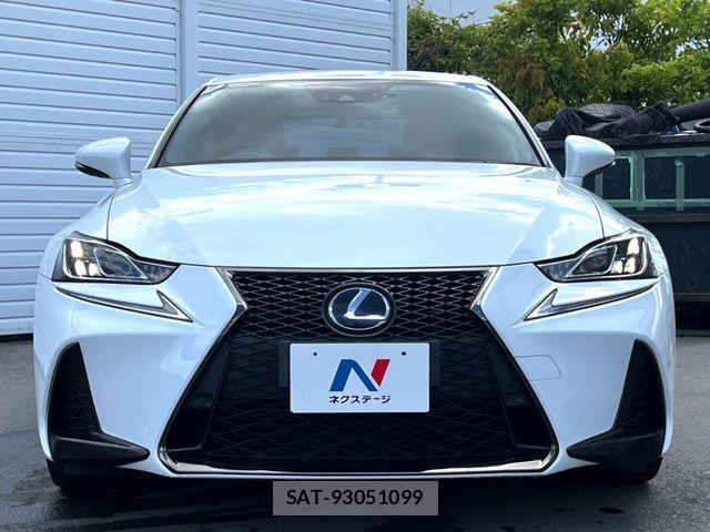 Lexus IS 2017-07 6682726-17
