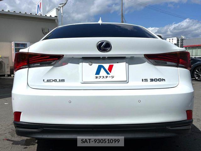 Lexus IS 2017-07 6682726-18