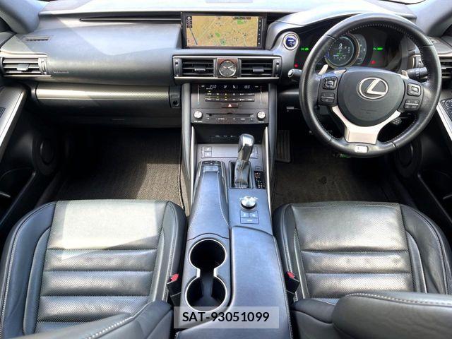 Lexus IS 2017-07 6682726-1