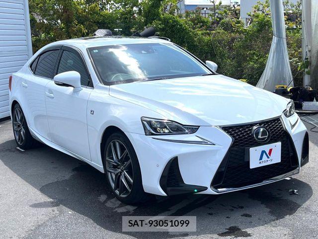 Lexus IS 2017-07 6682726-19